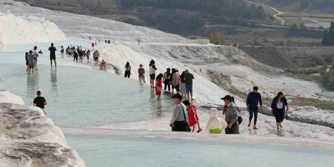 Beyaz Cennet Pamukkale’ye ilgi her gün artıyor! Asyalılardan yeni akın: “Burası gerçekten kutsanmış bir yer gibi” 5